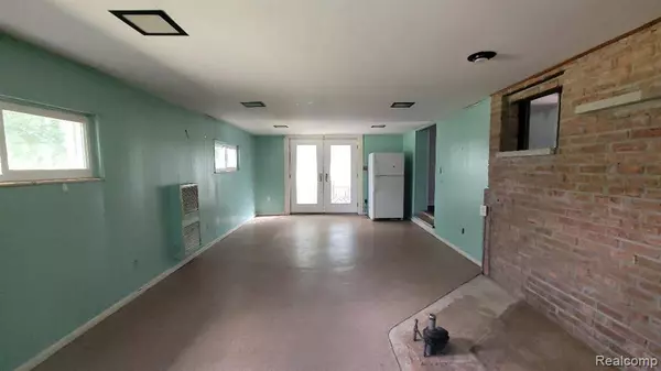 30185 Carl Street, New Haven Vlg, MI 48048