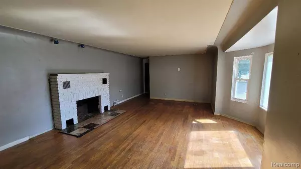 30185 Carl Street, New Haven Vlg, MI 48048