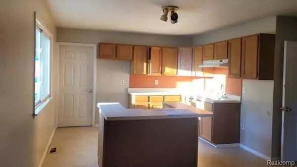 985 Fairledge Street, Orion Twp, MI 48362