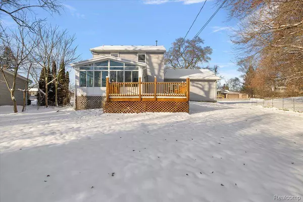 927 Alan DR, Lake Orion, MI 48362