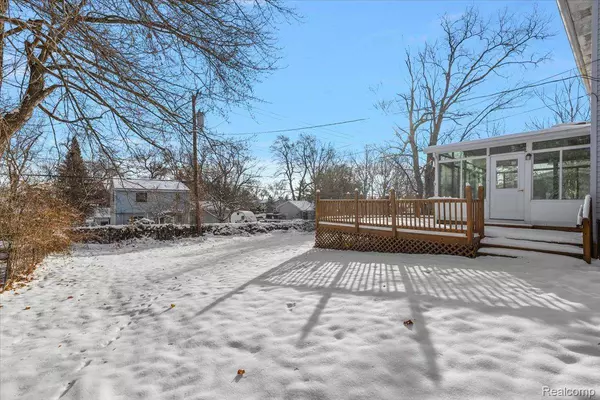 927 Alan DR, Lake Orion, MI 48362