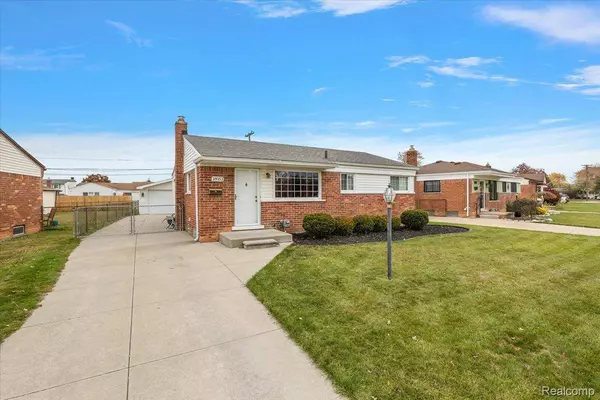 18053 S Wind DR, Fraser, MI 48026