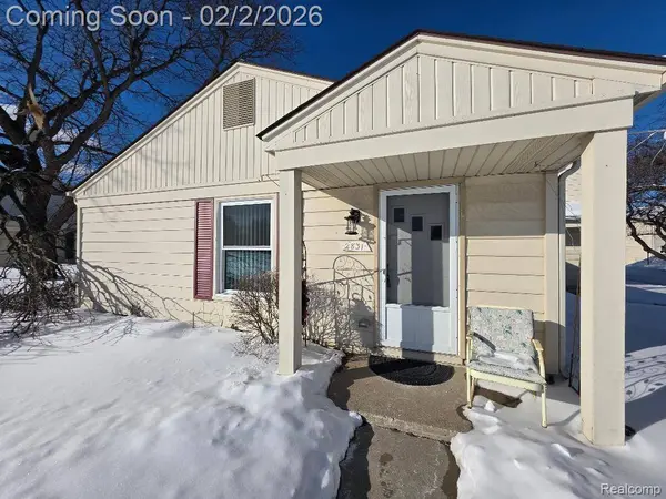 2831 Glenwood CT, Lake Orion, MI 48360