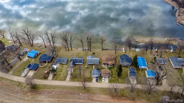 632 Dorbert DR, Waterloo Township, MI 49259