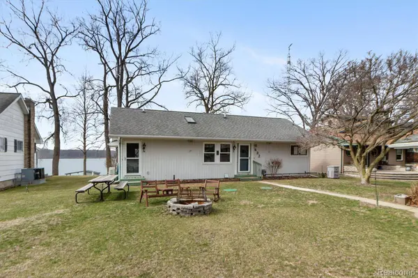 632 Dorbert DR, Waterloo Township, MI 49259