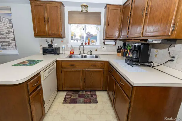30988 Moroso DR, Warrencity_macomb, MI 48088