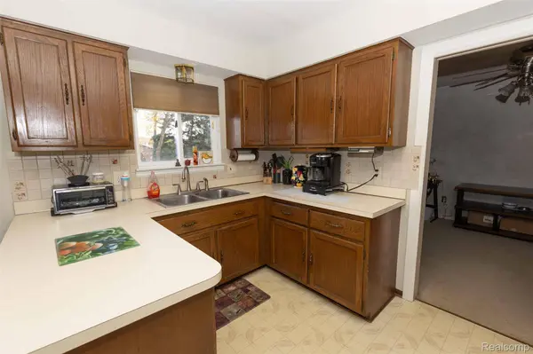 30988 Moroso DR, Warrencity_macomb, MI 48088