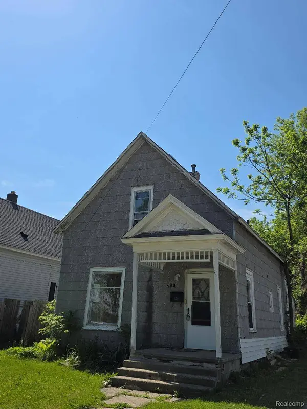 211 W Flint ST, Lake Orion Village, MI 48362