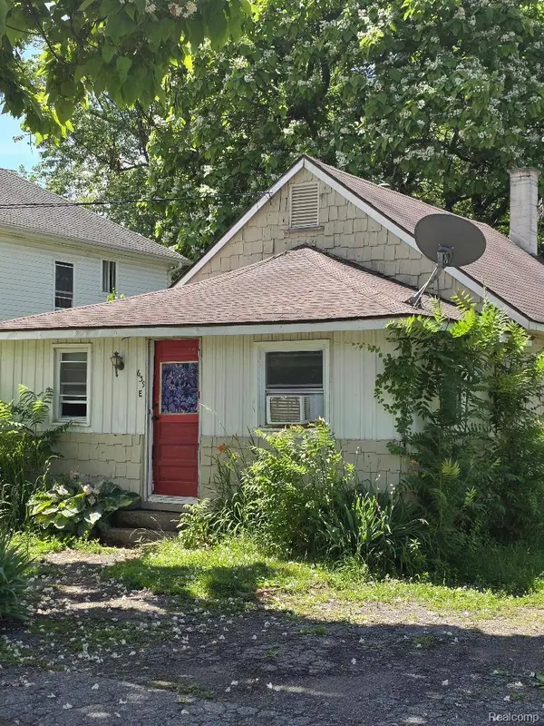 639 Heights RD, Orion Charter Township, MI 48362