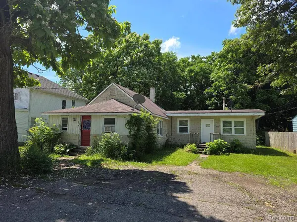 639 Heights RD, Orion Charter Township, MI 48362