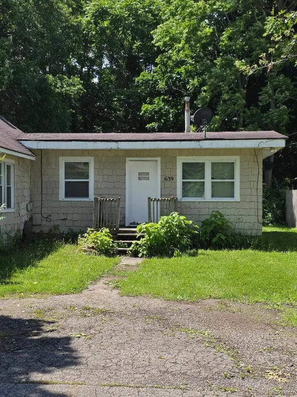 639 Heights RD, Orion Charter Township, MI 48362