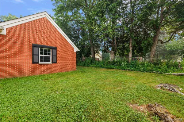 869 Central DR, Orion Charter Township, MI 48362