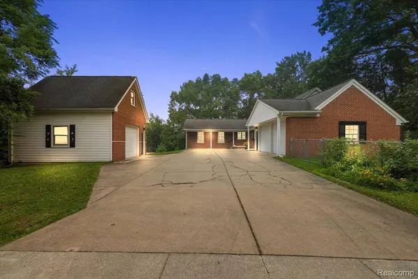 869 Central DR