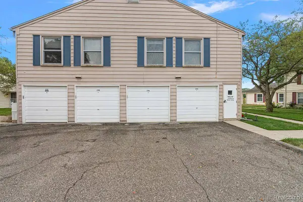 2763 Fox Hollow CT, Orion Charter Township, MI 48360
