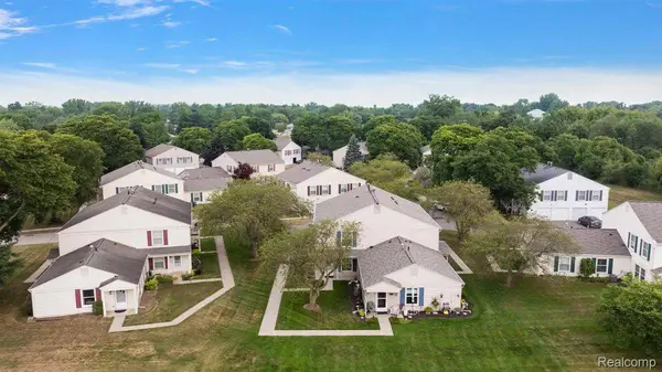 2763 Fox Hollow CT, Orion Charter Township, MI 48360