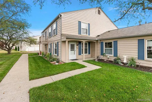 2763 Fox Hollow CT, Orion Charter Township, MI 48360