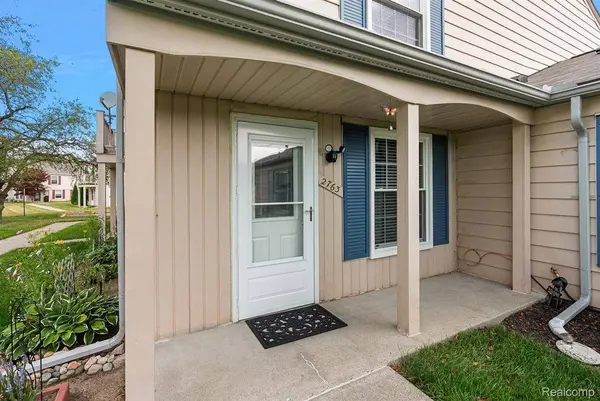 2763 Fox Hollow CT, Orion Charter Township, MI 48360