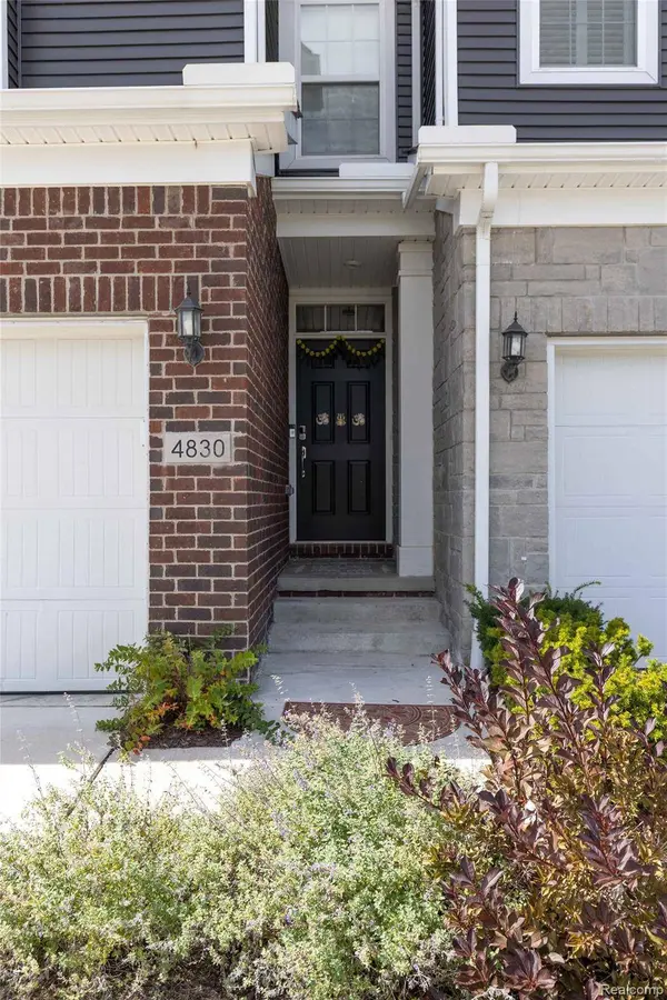4830 Broomfield WAY, Orion Charter Township, MI 48359