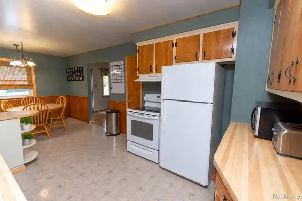 2627 Holland ST, Orion Charter Township, MI 48360