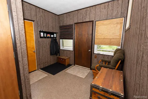 2627 Holland ST, Orion Charter Township, MI 48360