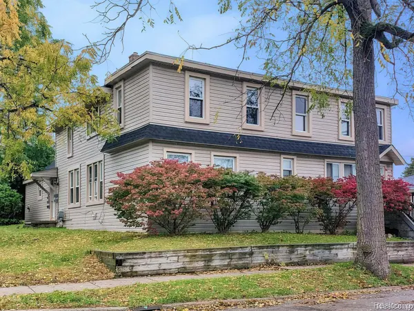 190 W FLINT 5 ST, Lake Orion Village, MI 48362