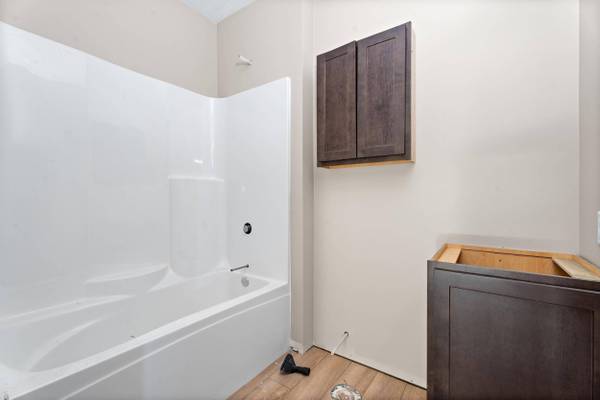 703 Greenview Dr, Yankton, SD 57078