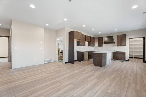 701 Greenview Dr, Yankton, SD 57078