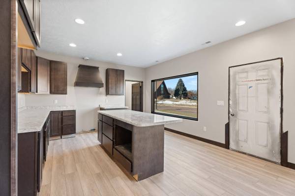 701 Greenview Dr, Yankton, SD 57078