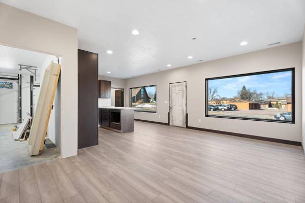 701 Greenview Dr, Yankton, SD 57078