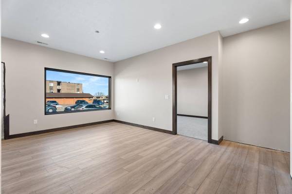 701 Greenview Dr, Yankton, SD 57078