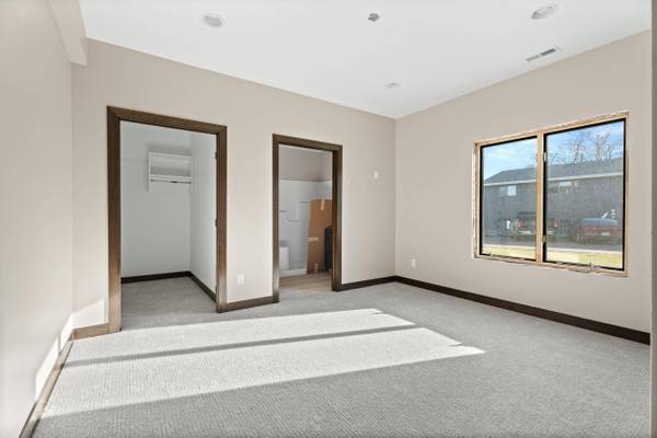 703 Greenview Dr, Yankton, SD 57078