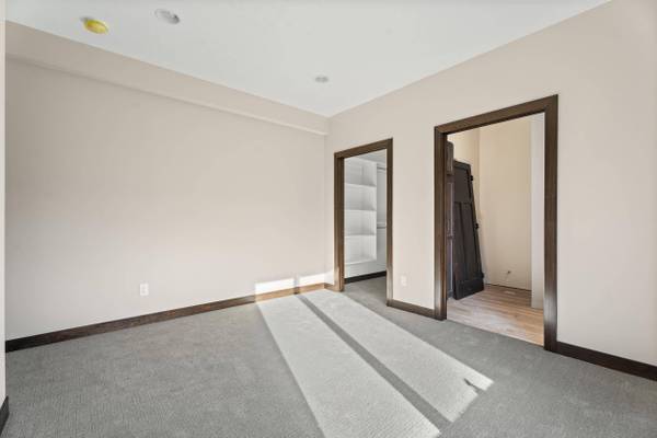 703 Greenview Dr, Yankton, SD 57078