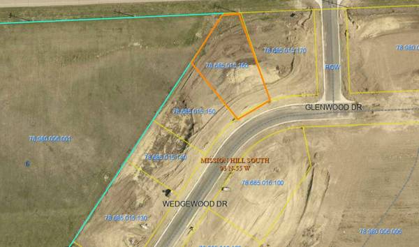 3007 Wedgewood Dr, Yankton, SD 57078