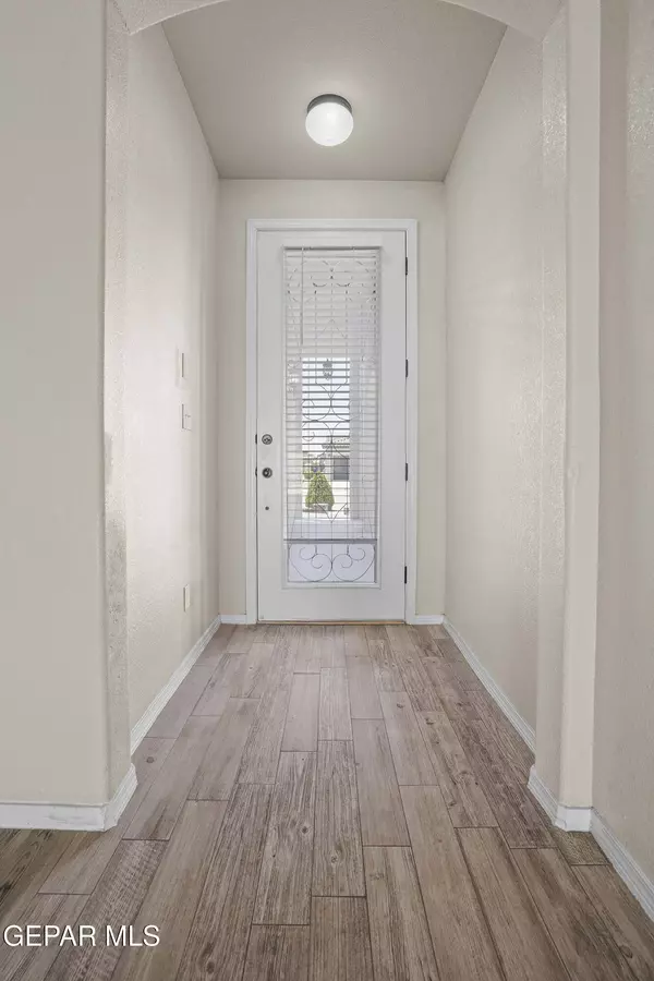 14391 Loma Esmeralda, El Paso, TX 79938