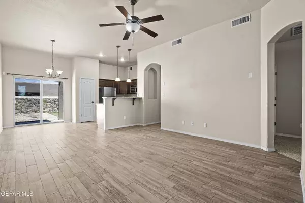 14391 Loma Esmeralda, El Paso, TX 79938