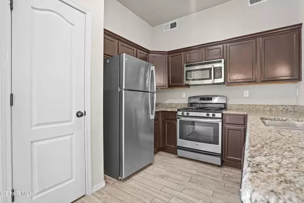 14391 Loma Esmeralda, El Paso, TX 79938