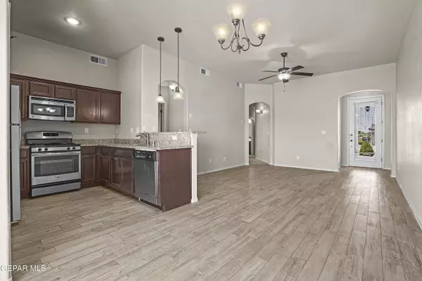 14391 Loma Esmeralda, El Paso, TX 79938