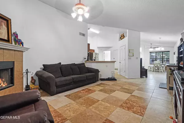 492 COLDRIDGE VALLEY Place PL, El Paso, TX 79928