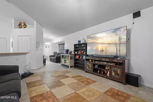 492 COLDRIDGE VALLEY Place PL, El Paso, TX 79928