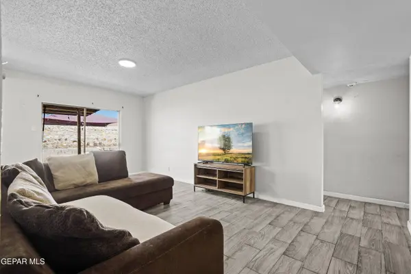 729 FALL RIVER RD, El Paso, TX 79907