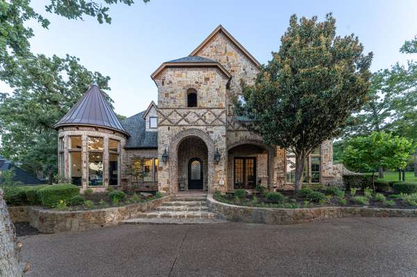 613 Silver Spur Dr, Southlake, TX 76092-2048
