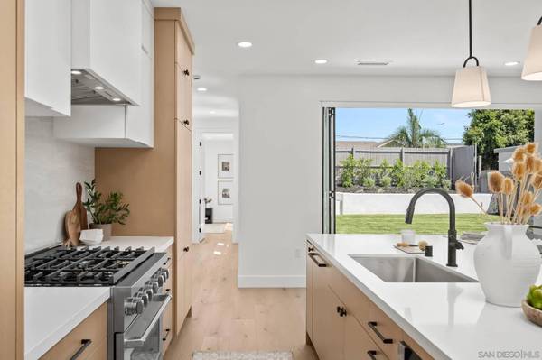 2861 Burgener, San Diego, CA 92110