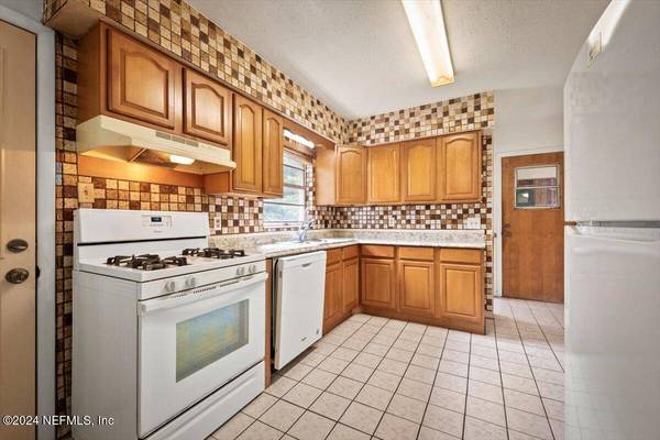 4445 JADE DR E, Jacksonville, FL 32210