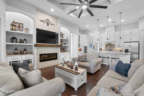 90 SENEGAL DR, Jacksonville, FL 32081