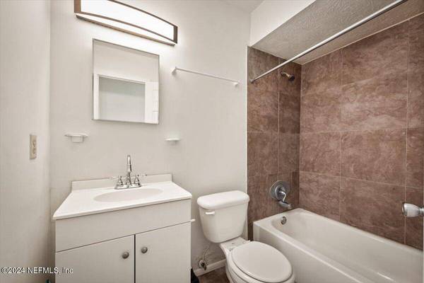 4445 JADE DR E, Jacksonville, FL 32210