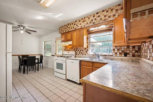 4445 JADE DR E, Jacksonville, FL 32210