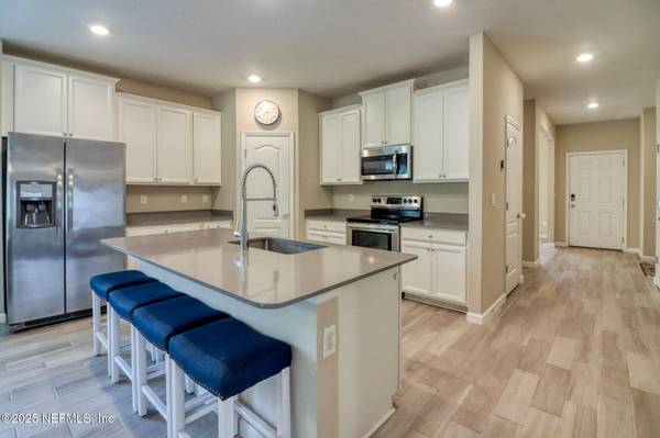 6864 HANOVER CREEK RD, Jacksonville, FL 32222