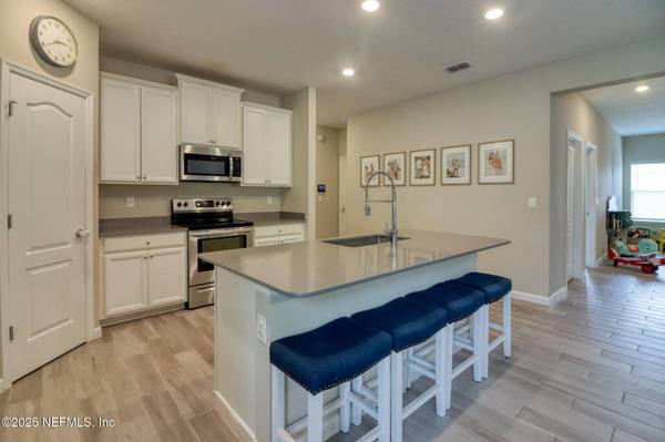 6864 HANOVER CREEK RD, Jacksonville, FL 32222