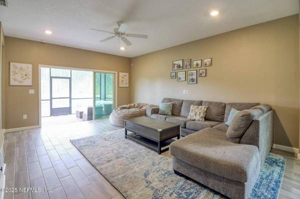 6864 HANOVER CREEK RD, Jacksonville, FL 32222