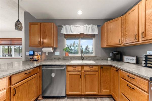 7607 S Grove Rd, Spokane, WA 99224